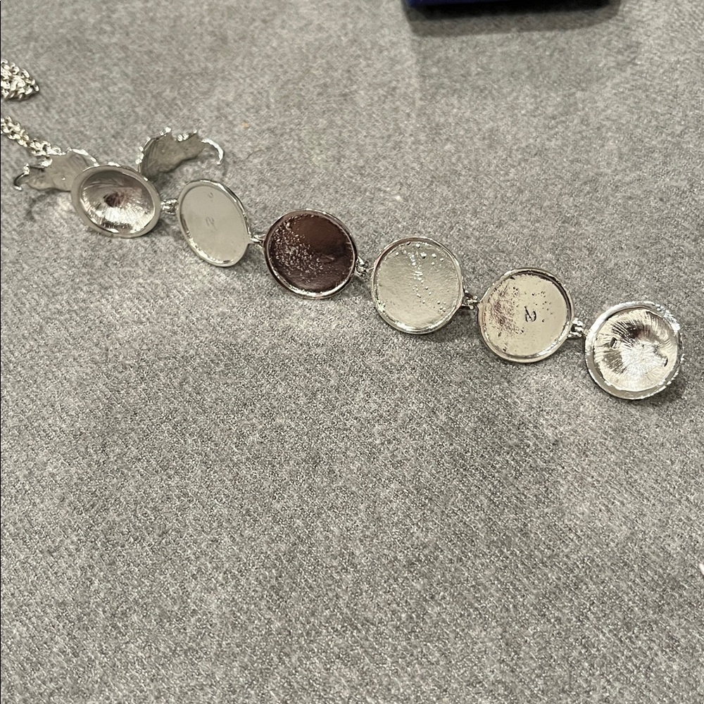 🌻3/$15 Silvertone Memory Photo Pendant Necklace - Picture 4 of 5